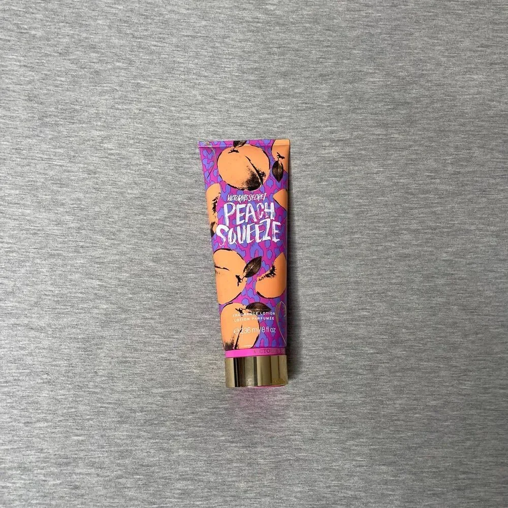 Victoria's Secret Limited Edition Peach Squeeze Full Size Body Lotion